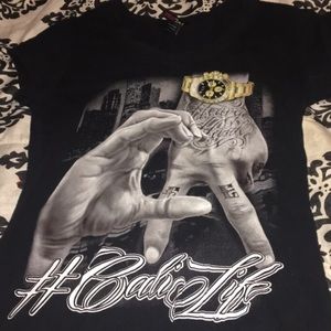 Medium designed Cali Life Balck V neck